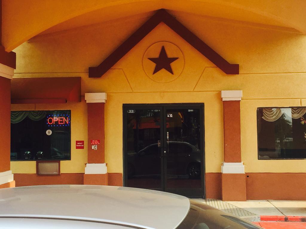 Scottish Inn & Suites Hobby Airport Houston Exterior photo