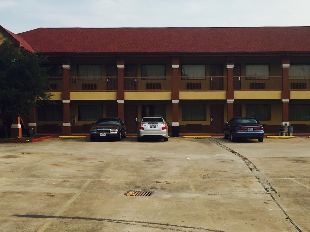 Scottish Inn & Suites Hobby Airport Houston Exterior photo
